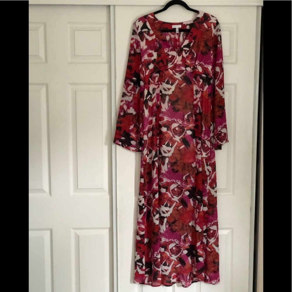 Leith dress with dual slits, sits above ankles